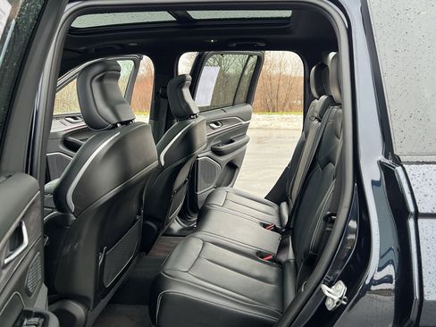 Used 2024 Jeep Grand Cherokee Overland w/ Adv Protech Group III image 39