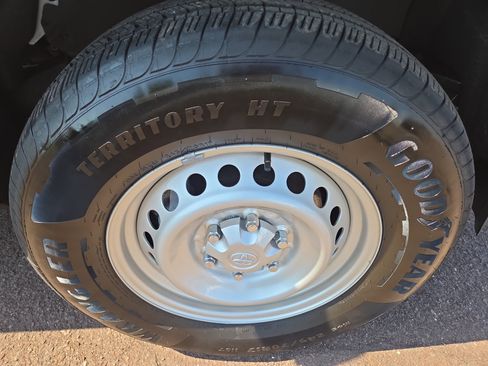 Certified 2025 Toyota Tacoma SR image 9