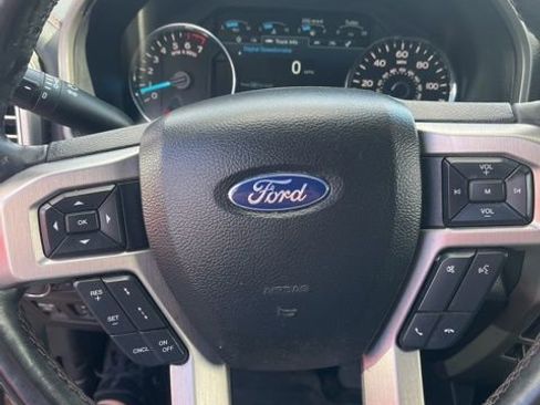 Used 2019 Ford F150 Platinum w/ Equipment Group 701A Luxury image 8