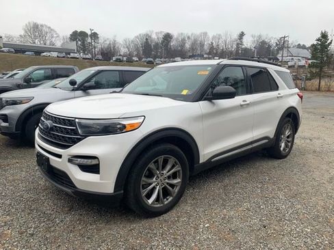 Used 2020 Ford Explorer XLT w/ Equipment Group 202A image 11