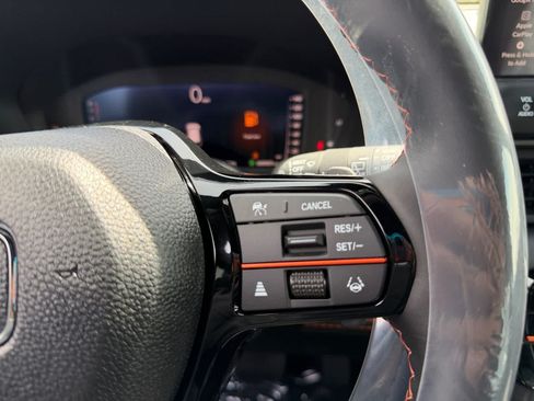 Used 2025 Honda Pilot TrailSport image 22