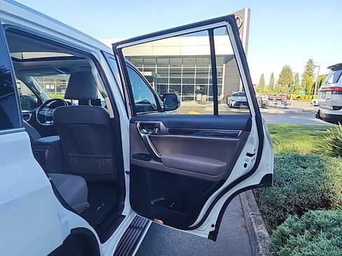 Certified 2022 Lexus GX 460 Premium w/ Premium Package AWD/4WD image 16