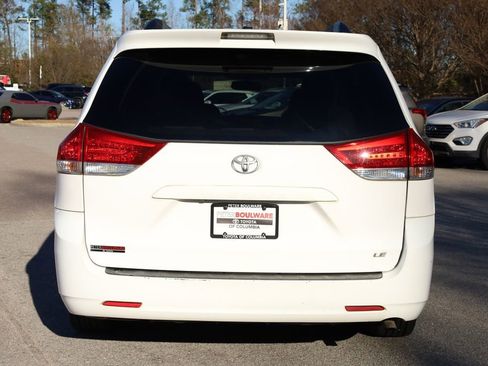 Used 2011 Toyota Sienna LE image 4