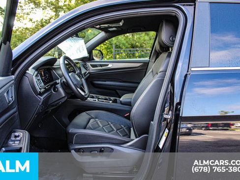 Used 2025 Volkswagen Atlas Cross Sport SE AWD/4WD image 14