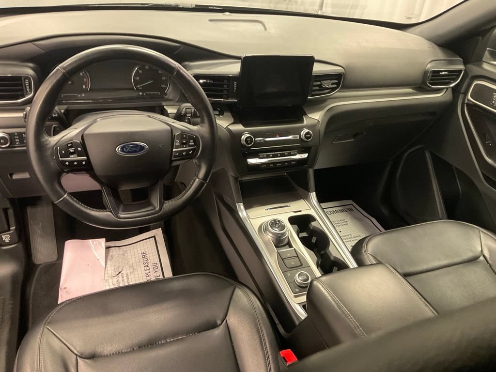 Used 2020 Ford Explorer XLT w/ Equipment Group 202A AWD/4WD image 4