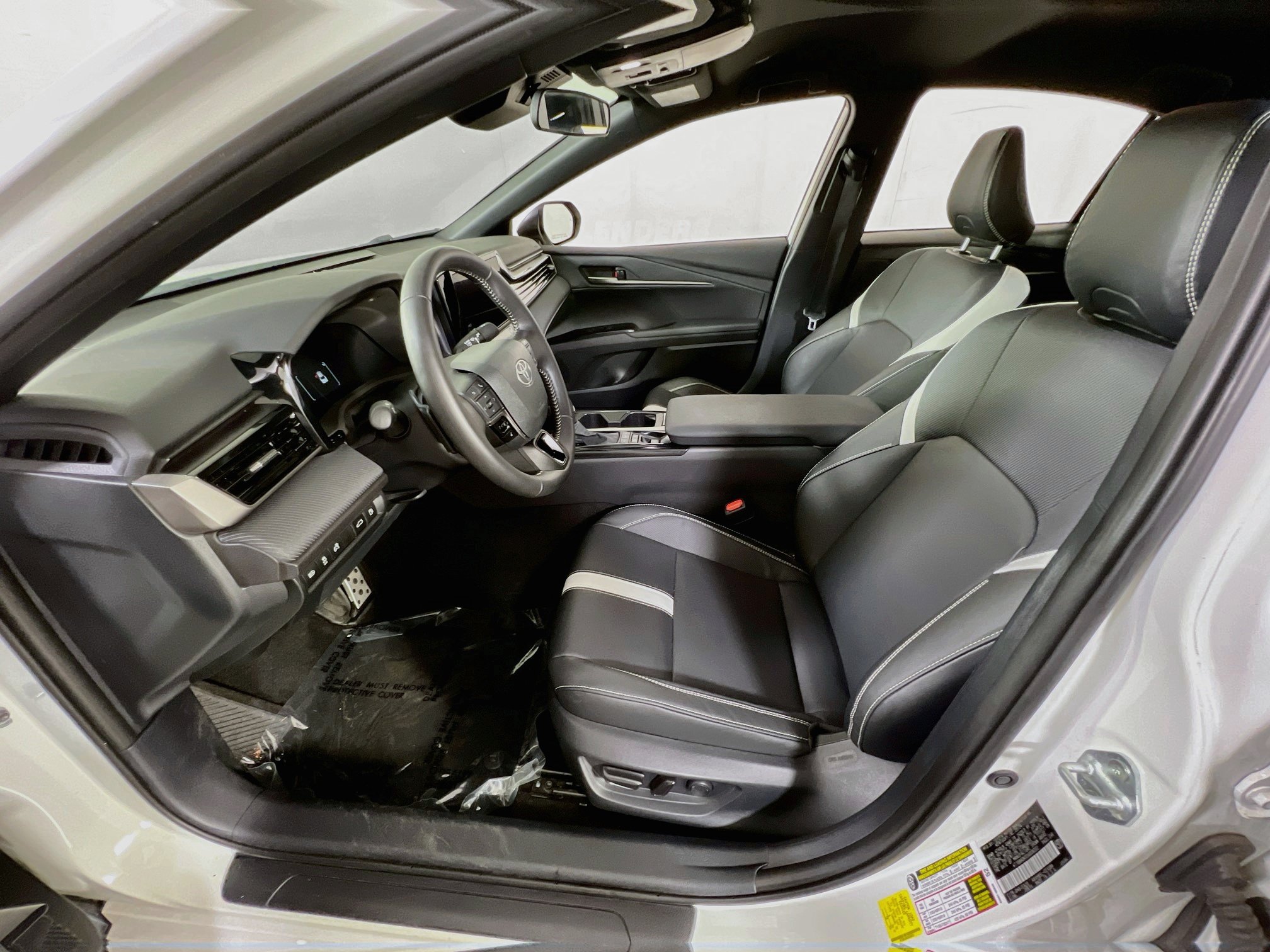 Used 2025 Toyota Camry SE AWD/4WD image 19