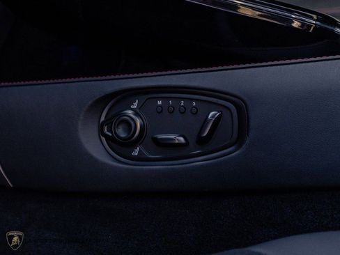 Used 2025 Aston Martin V8 Vantage Coupe image 17