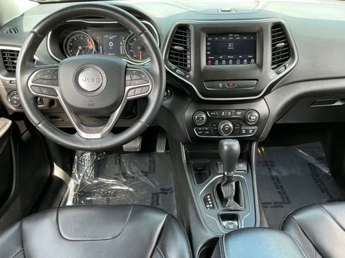 Used 2019 Jeep Cherokee Latitude Plus FWD image 12