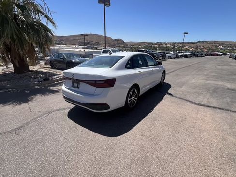 Used 2025 Volkswagen Jetta Sport FWD image 5