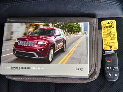 Used 2017 Jeep Grand Cherokee Altitude AWD/4WD image 21