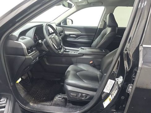 Used 2024 Toyota Grand Highlander AWD image 2