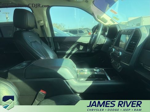 Used 2019 Ford Expedition Platinum image 2
