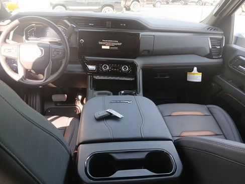 Used 2025 GMC Sierra 2500 AT4 w/ AT4 Premium Plus Package AWD/4WD image 17