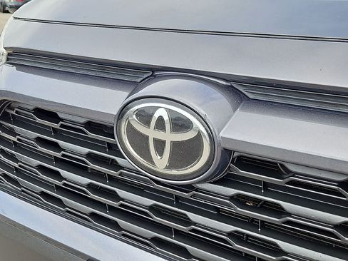 Used 2019 Toyota RAV4 XLE Premium w/ Cold Weather Package AWD/4WD image 36