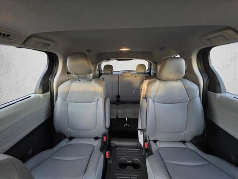 Used 2024 Toyota Sienna XLE image 16