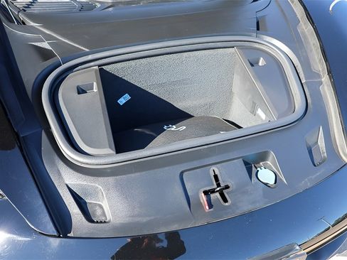 Used 2022 Porsche Taycan image 23