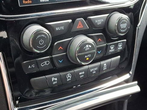 Used 2019 Jeep Grand Cherokee Trailhawk w/ Trailhawk Luxury Group AWD/4WD image 16