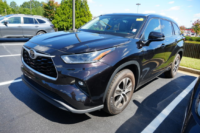 Used 2021 Toyota Highlander XLE FWD image 7