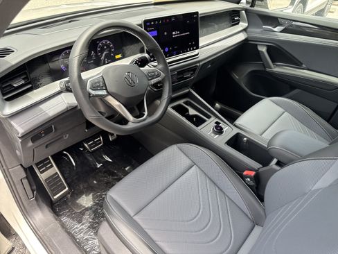 New 2026 Volkswagen Tiguan SE R-Line FWD image 19