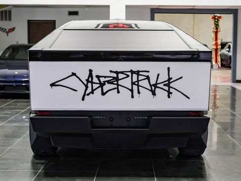 Used 2024 Tesla Cybertruck AWD Crew Cab image 11