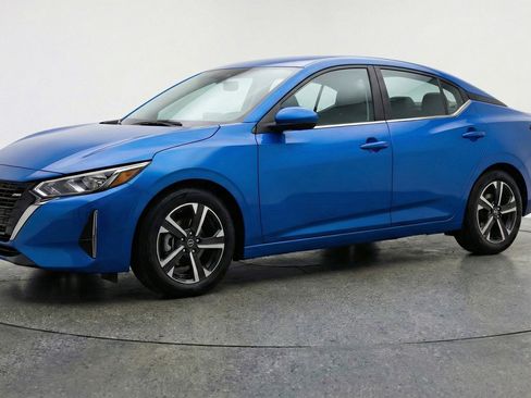 Used 2025 Nissan Sentra SV image 3