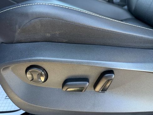 Used 2023 Volkswagen Tiguan SE R-Line image 8