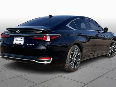 Used 2025 Lexus ES 300h w/ Premium Package image 11