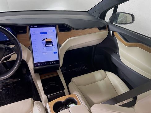 Used 2020 Tesla Model X Long Range image 23