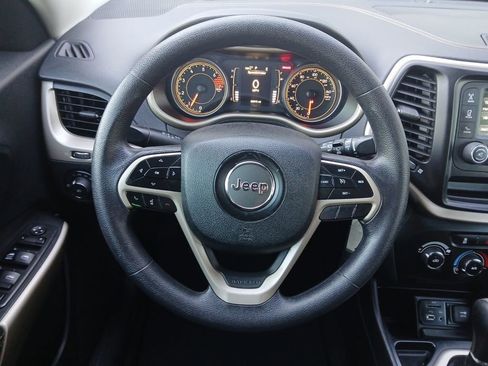 Used 2018 Jeep Cherokee Latitude FWD image 21