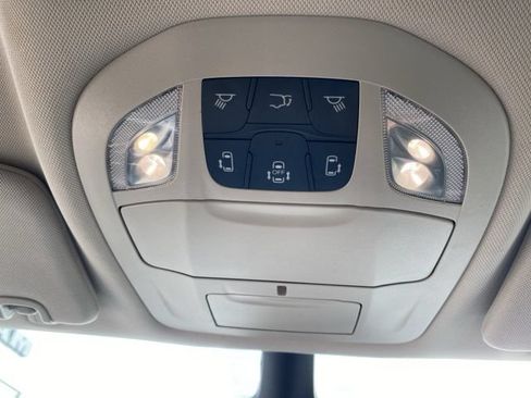 Used 2024 Chrysler Pacifica Touring-L FWD image 17