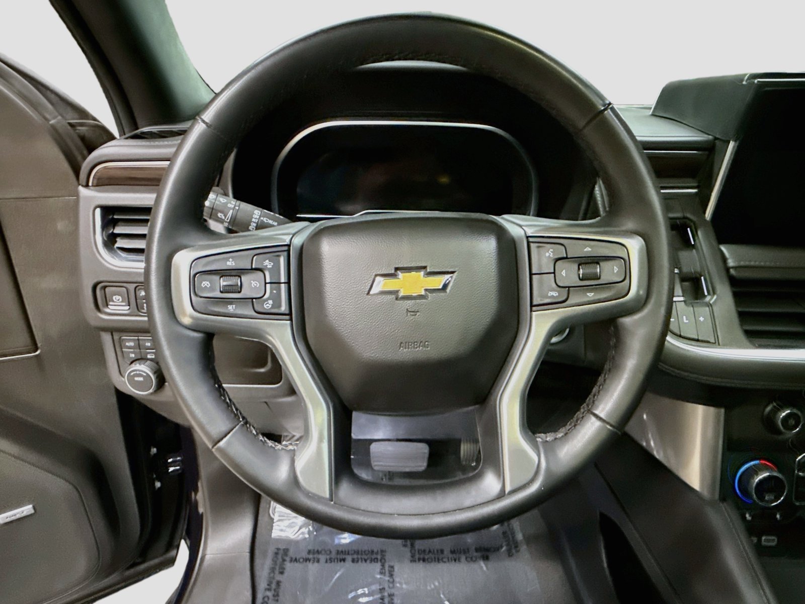 Used 2023 Chevrolet Suburban LT w/ Luxury Package AWD/4WD image 14