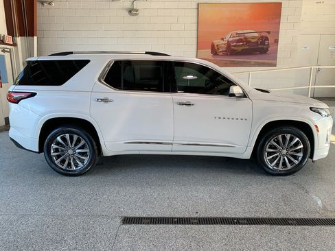 Used 2023 Chevrolet Traverse Premier FWD image 12