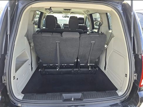 Used 2018 Dodge Grand Caravan SE w/ UConnect Hands-Free Group FWD image 9