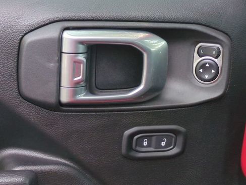 Used 2024 Jeep Wrangler Unlimited AWD/4WD image 13