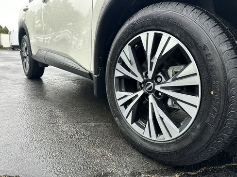 Used 2023 Nissan Rogue SV AWD/4WD image 11