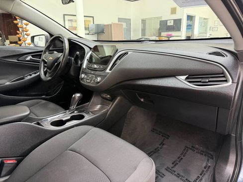 Used 2019 Chevrolet Malibu RS FWD image 18