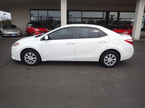 Used 2015 Toyota Corolla L image 2