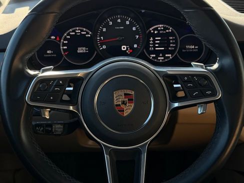 Used 2023 Porsche Cayenne image 6