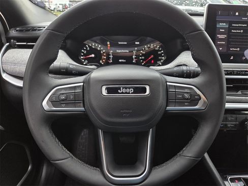 Used 2024 Jeep Compass Latitude image 22