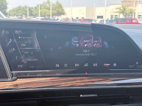 Used 2021 Cadillac Escalade Premium Luxury AWD/4WD image 10