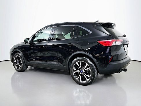 Used 2022 Ford Escape SE w/ SE Sport Appearance Package image 5