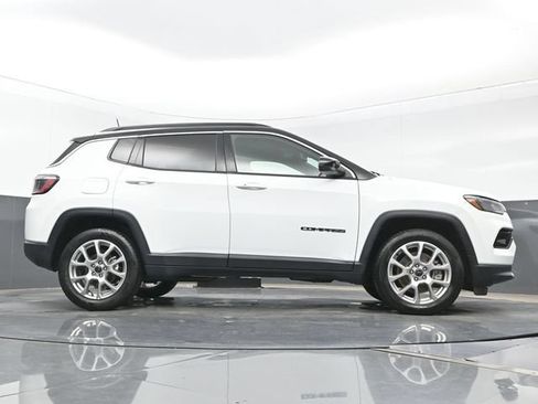Used 2025 Jeep Compass Limited AWD/4WD image 25