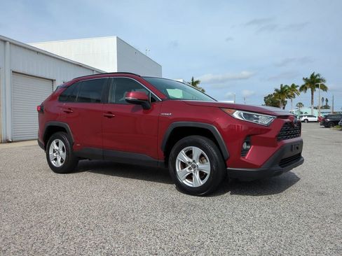 Used 2019 Toyota RAV4 XLE image 3