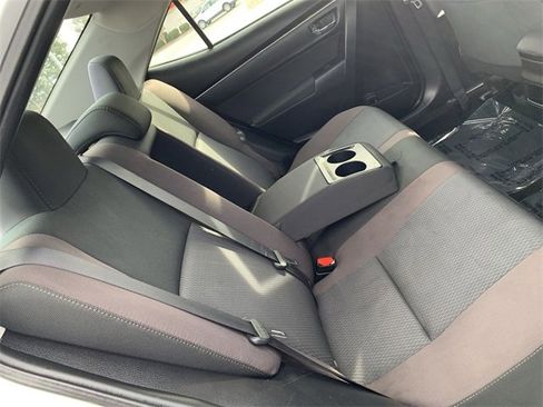 Used 2018 Toyota Corolla LE image 12