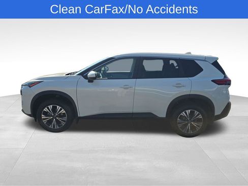 Used 2023 Nissan Rogue SV image 2