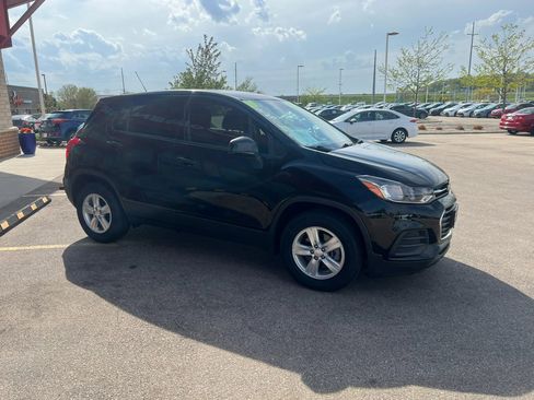 Used 2019 Chevrolet Trax LS w/ Tint and Cruise Package FWD image 3
