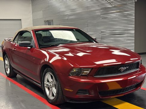 Used 2010 Ford Mustang Convertible image 14