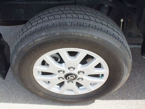 Used 2024 Toyota Tacoma SR5 AWD/4WD image 24
