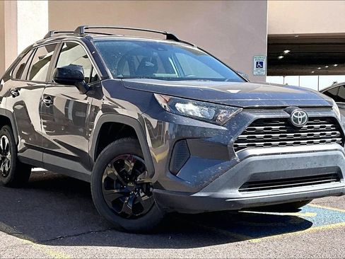 Used 2021 Toyota RAV4 LE AWD/4WD image 2