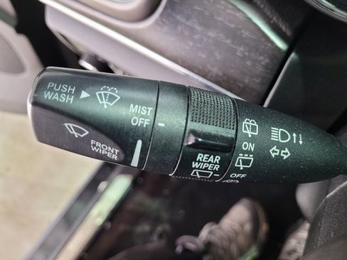 Used 2018 Jeep Grand Cherokee Limited image 44